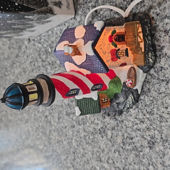 1999 Victorian Village Collectibles Lighted Barnacle Lighthouse Handpainted - Picture 12 of 13